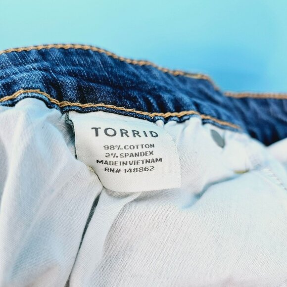 Torrid Denim Bermuda Jean Shorts Jorts DIY 26 Blue Distressed Cotton Stretchy - Picture 10 of 12